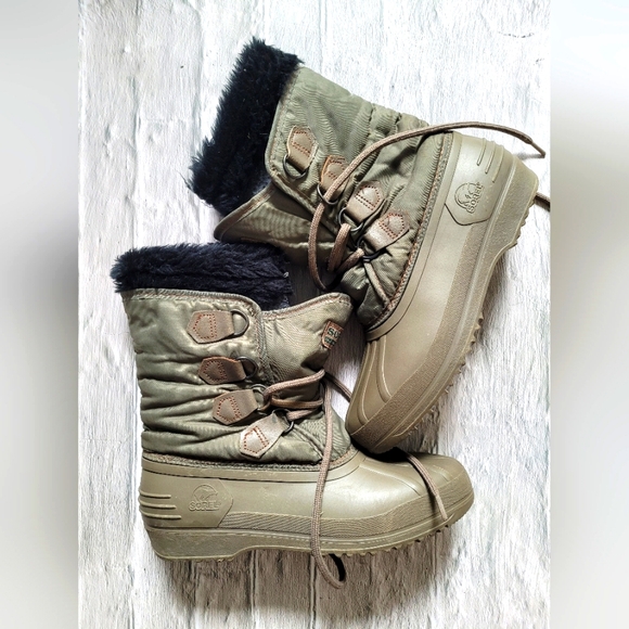 Sorel Shoes - Sorel Green Winter Boots Size 9